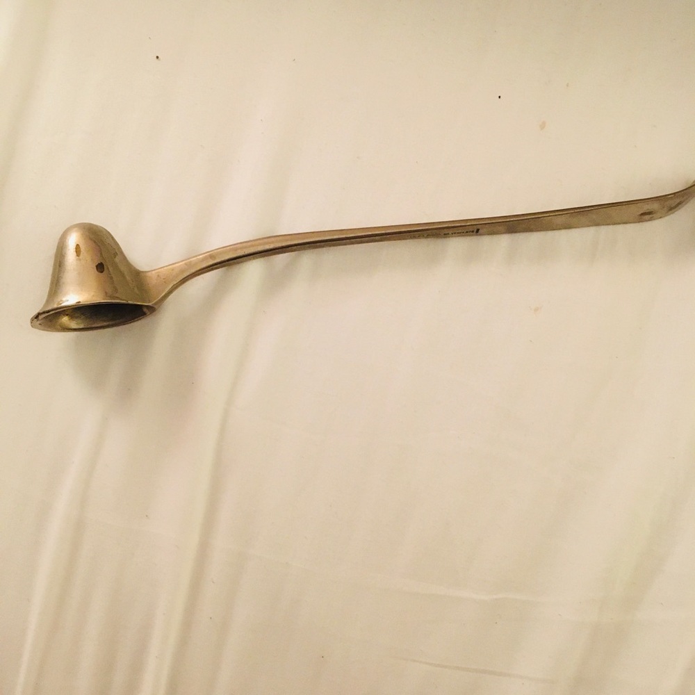 VINTAGE EALES CANDLE SNUFFER